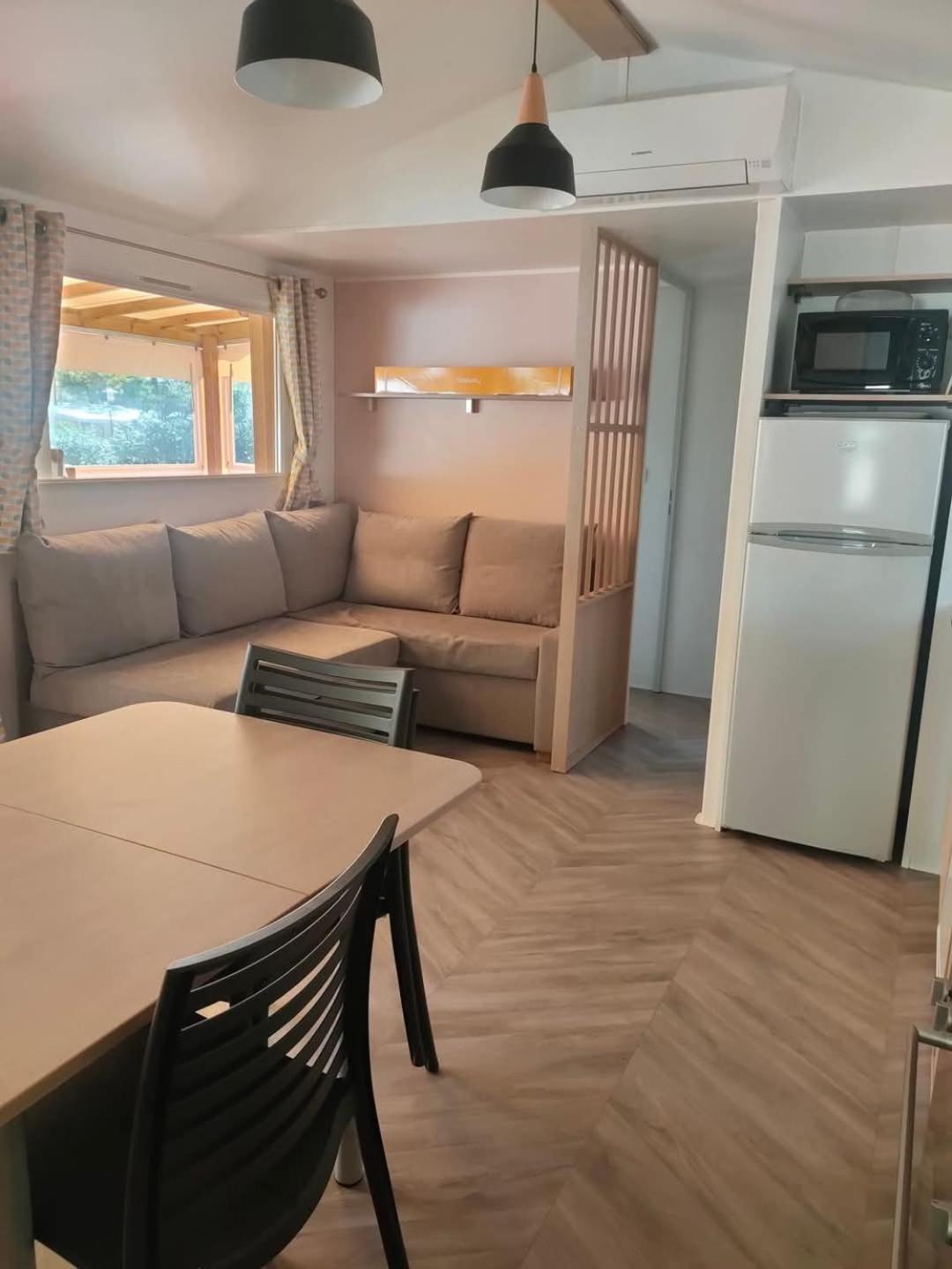 Mobil Home La Stephanoise วัลราส์-ปลาจ ภายนอก รูปภาพ